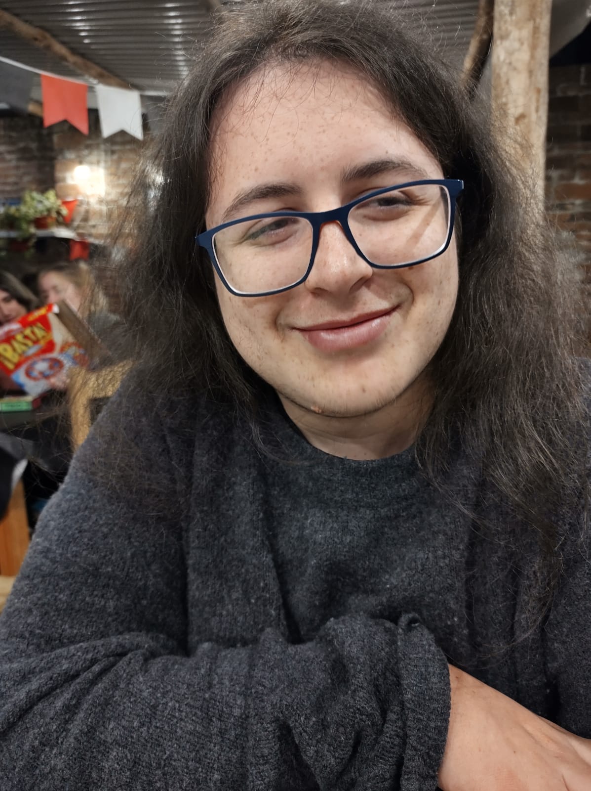 rostro de Luz de Troubel sonriendo